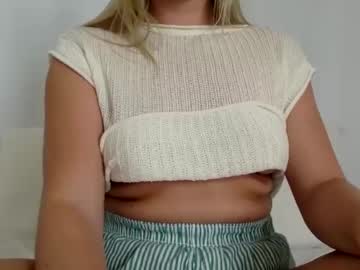 innocentblonde789 naked cam