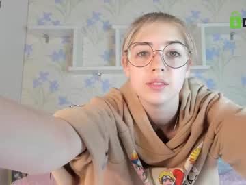_amiamiley naked cam