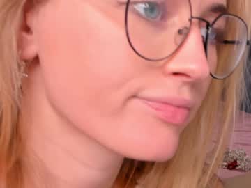 girl linellali image #2604884