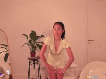 girl veroniqe_lounge image #1776875