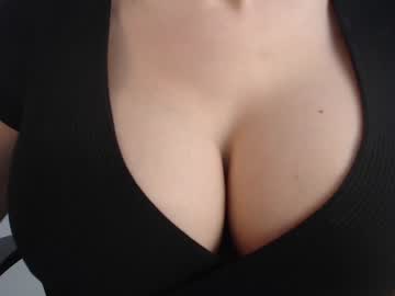 girl eat_mee_out image #1758904