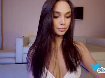 girl hollyextra image #3301542