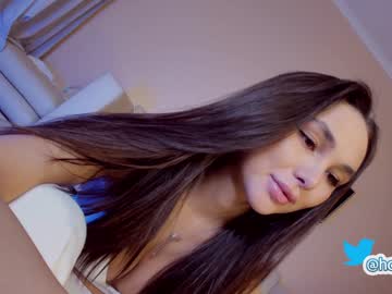 girl hollyextra image #3288435