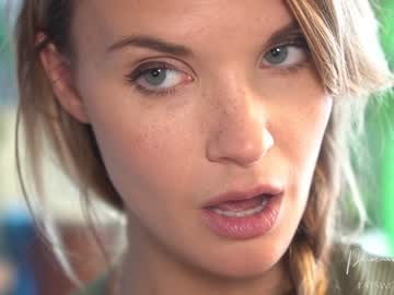 girl phoenix_taylor image #2027813