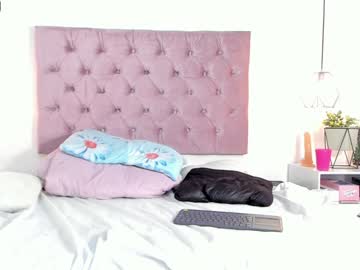 lia_zc naked cam