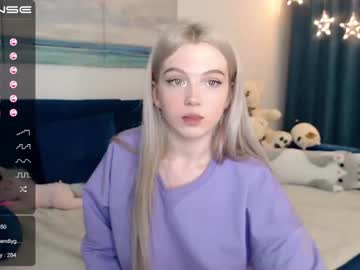 girl small_blondee image #1379626