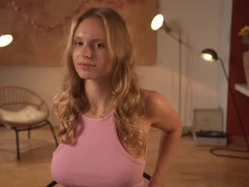 girl chillwithkira image #2700582