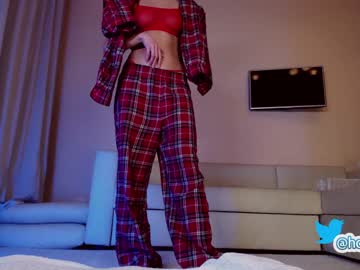 girl hollyextra image #3094219
