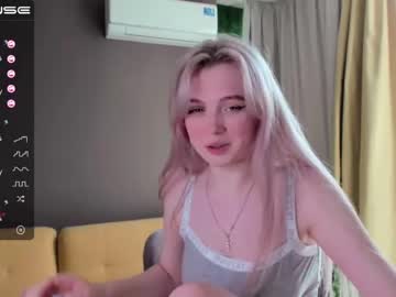 girl small_blondee image #1614209