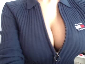 girl eat_mee_out image #1828780