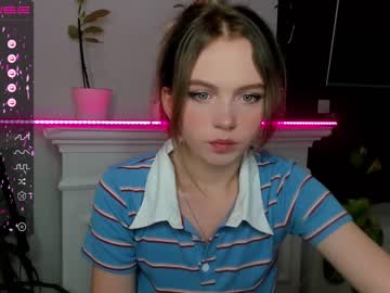 girl small_blondee image #2719470