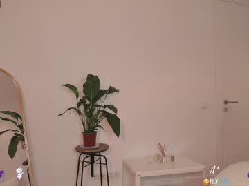 girl veroniqe_lounge image #1783157