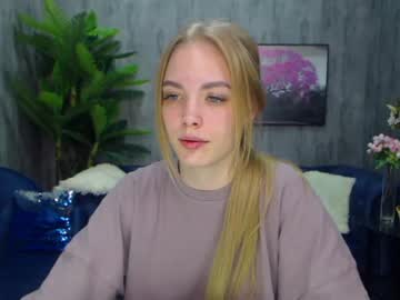crazzychicks2 naked cam