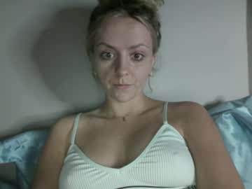 mollyharttt naked cam