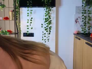 attomichott naked cam