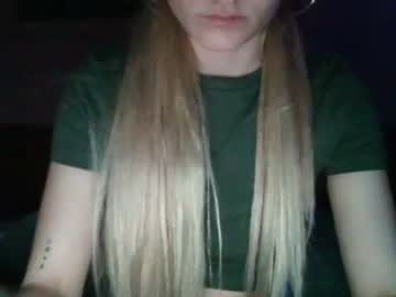 itsfoxybaby naked cam