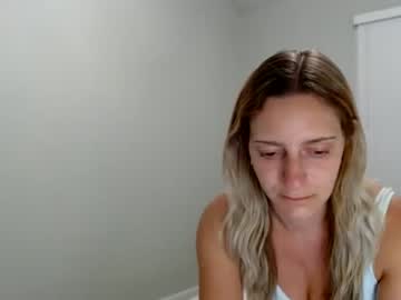petiteblonde99 naked cam