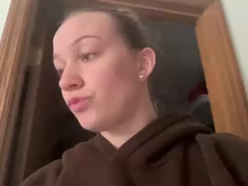 carlyy13 naked cam