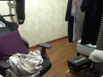 man holayvng image #1452963